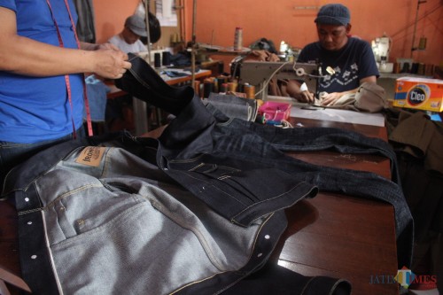 Bahan Denim Premium, Jeans Asal Malang 