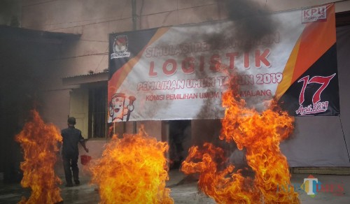 Situasi saat simulasi pengamanan logistik Pemilu 2019 yang digelar KPU Kota Malang. (Foto: Nurlayla Ratri/MalangTIMES)