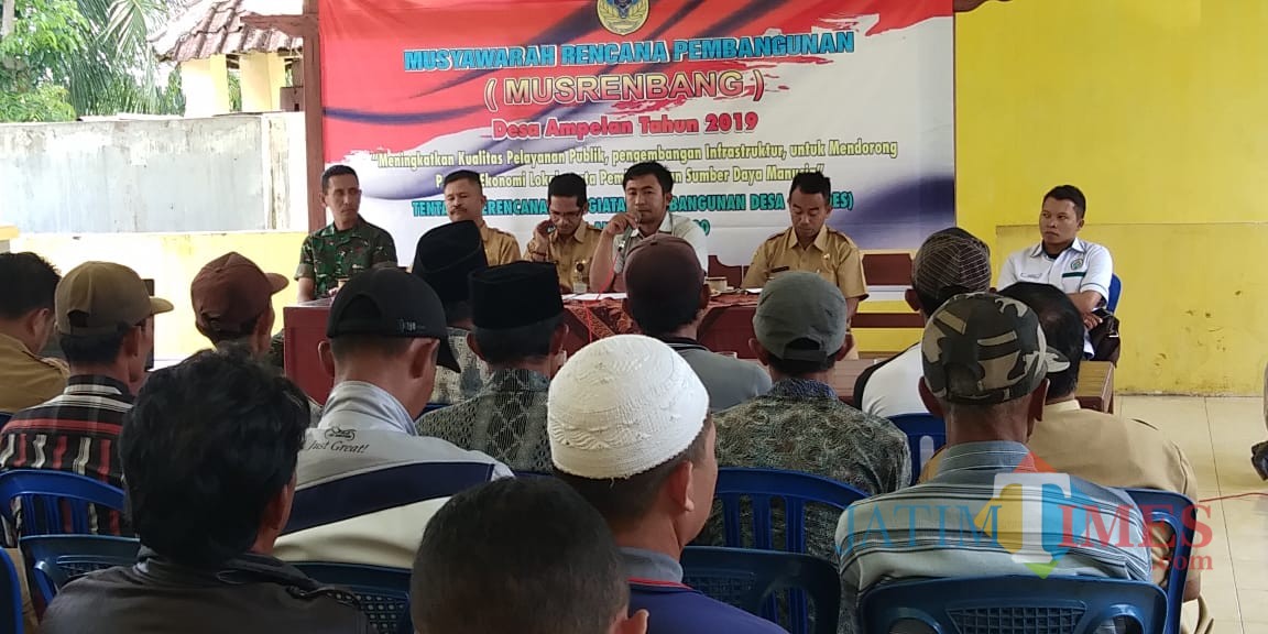 BPD Bersama Kades Ampelan saat melakukan Musrembang sekaligus pembahasan Perdes Cagar Budaya (Jum
