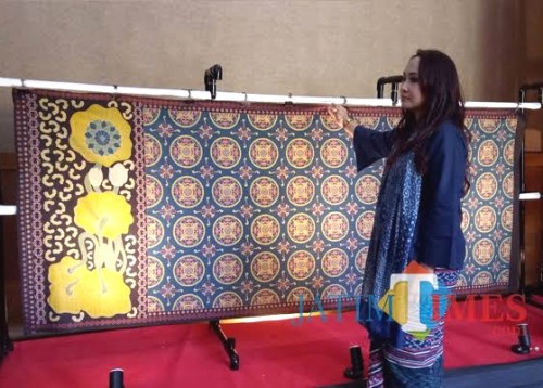 Motif batik Malang hasil riset dari arca dan Candi Singosari serta Candi Kidal. (dok MalangTIMES)