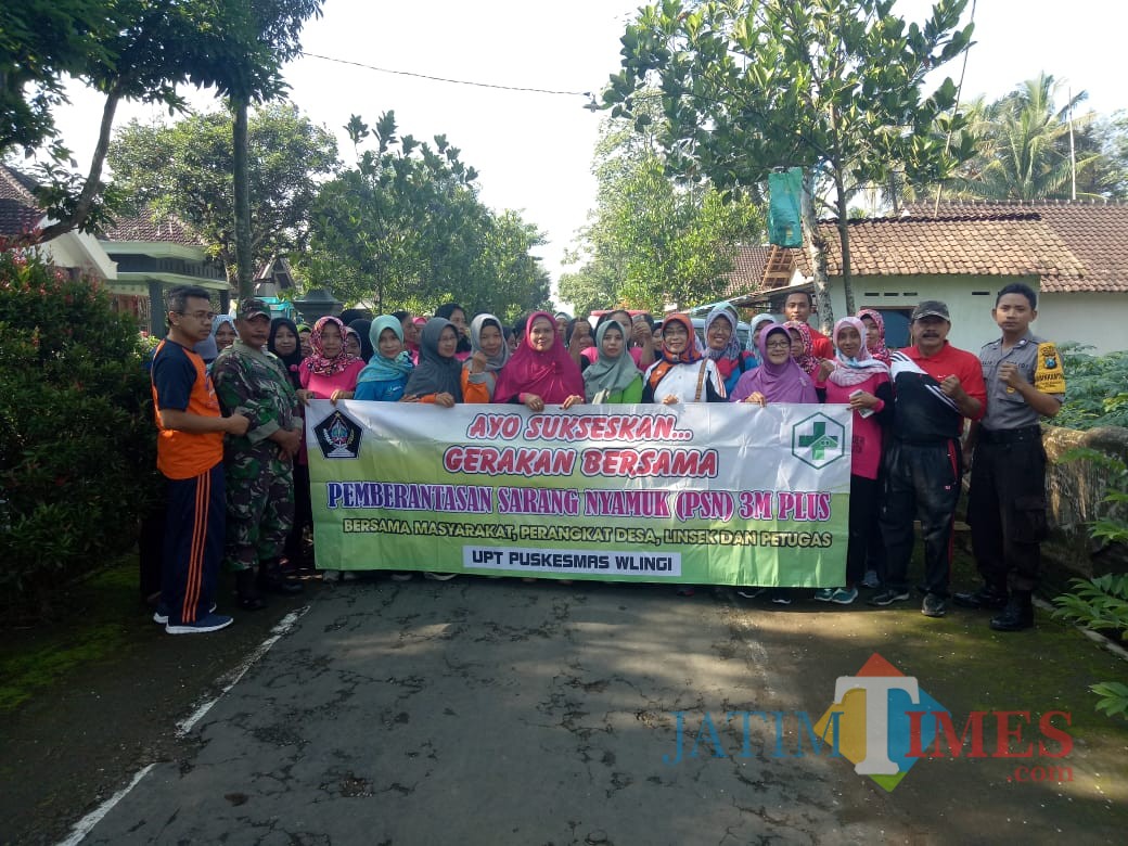 Giat PSN yang dilaksanakan tiga pilar Kelurahan Klemunan dan masyarakat.(Foto : Team BlitarTIMES)