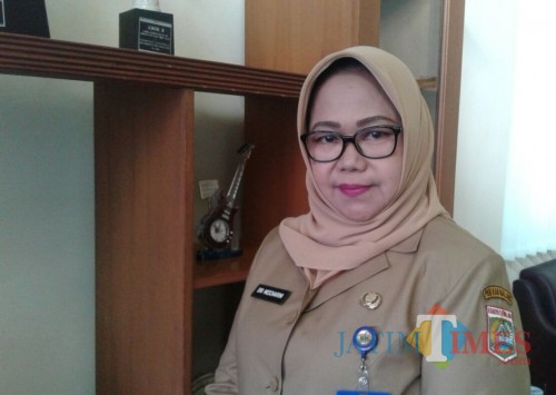 Kepala Dispendukcapil Kabupaten Malang Sri Meicharini menyampaikan langkah pelayanan adminduk terkait penghayat (foto: Nana/ MalangTIMES)