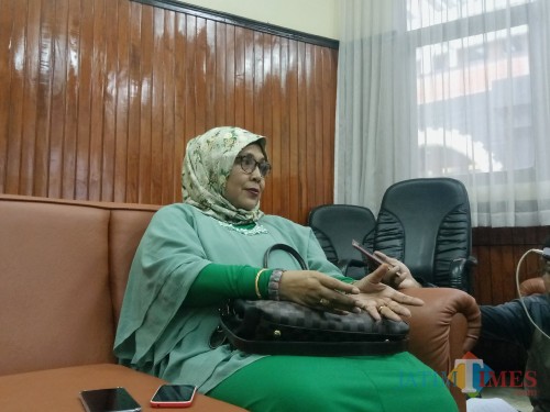 Guru besar UB bidang ilmu gizi pangan Prof Dr Ir Tri Dewanti Widyaningsih MKes (Foto: Imarotul Izzah/MalangTIMES)