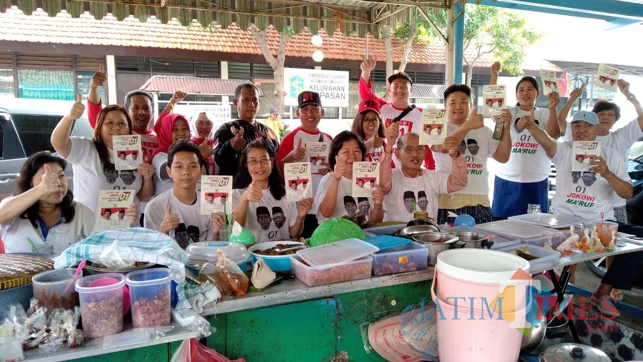 Relawan KareB saat blusukan ke Kampung Pecinan