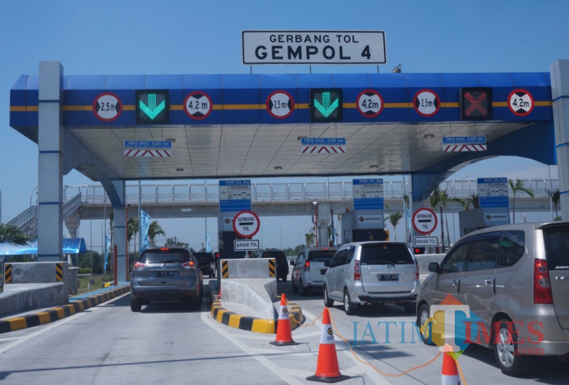 Gerbang tol Gempol yang mendukung investasi di Kabupaten Pasuruan.