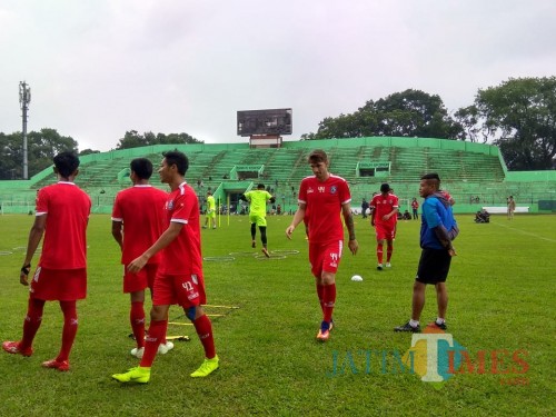 Pemain Arema FC ketika menjalani latihan (Hendra Saputra)
