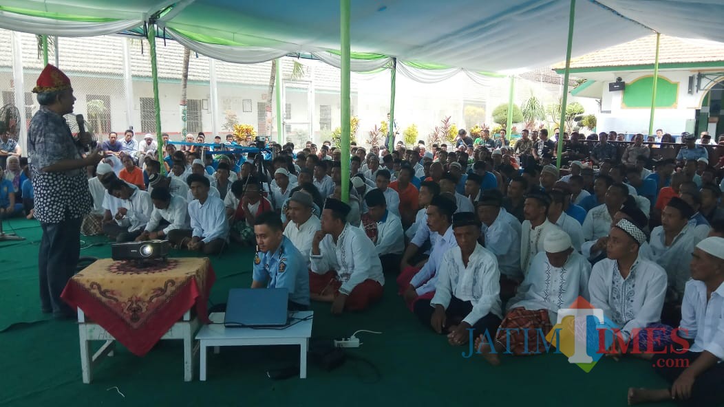 Motivator Nasional, Aqua Dwipayana memberikan motivasi kepada warga binaan Lapas Banyuwangi
