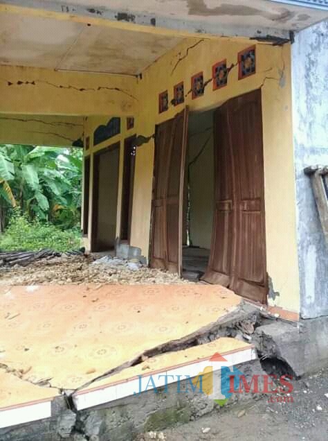 Salah satu rumah korban Tanah Gerak Di Tanen Rejotangan / Foto : Febri / Tulungagung TIMES