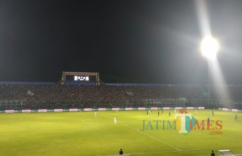Jalannya babak pertama antara Persela Lamongan melawan Arema FC di Piala Presiden 2019 (Hendra Saputra)