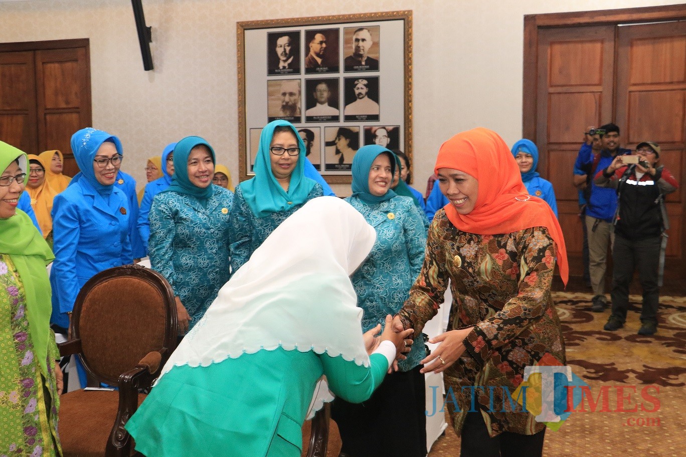 Gubernur Jatim Khofifah saat menggelar MoU dengan organisasi wanita di Gedung Negara Grahadi