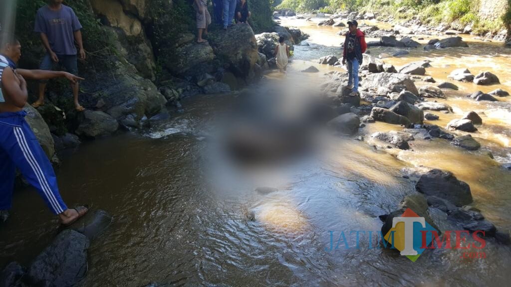 Di Kali Menjangan inilah mayat tanpa identitas ditemukan tanpa busana (Foto : Moch. R. Abdul Fatah / Jatim TIMES)