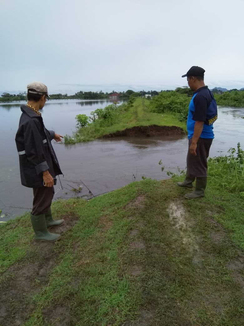 Tanggul Sungai Bengawan yang jebol beberapa waktu lalu hingga akibatkan banjir di Desa Warung Kecamatan Boyolangu (istimewa)