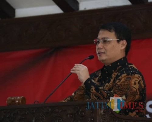 Ahmad Basarah Wakil Ketua MPR RI saat menyampaikan materi 4 pilar di Pendapa Agung Kabupaten Malang (Nana)