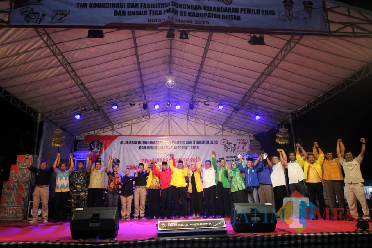 Deklarasi damai pemilu serentak oleh Forkopimda dan caleg Kabupaten Blitar.