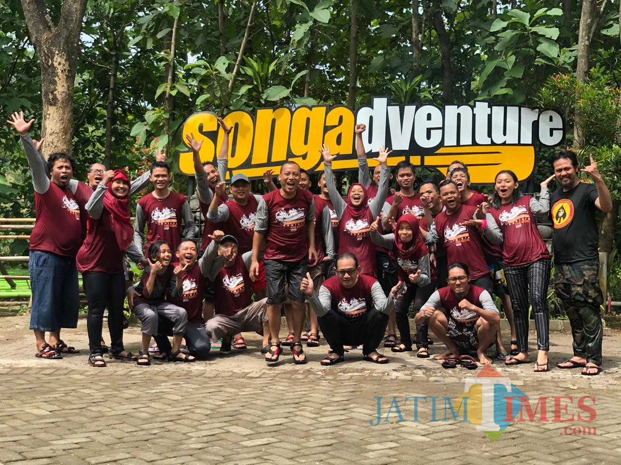 Diskominfo bersama awak media saat gathering. (eko Arif s /JatimTimes)
