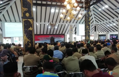 Kejari Kepanjen Abdul Qohar saat memberikan penguatan kepada pemerintah desa se-Kabupaten Malang dalam pengelolaan DD (foto: Nana/ MalangTIMES)