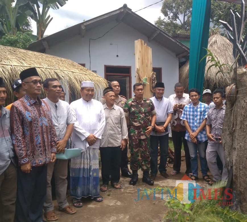 Pemuda Penanggungan saat menerima kunjungan Bupati Bondowoso KH Salwa Arifin (Foto : Indra/BondowosoTIMES)