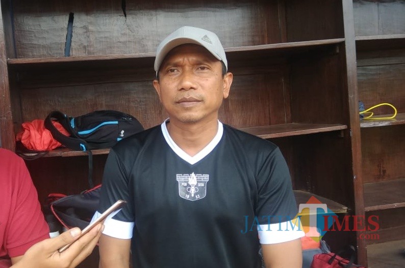 Pelatih kepala Persita Tangerang Widodo C. Putro ketika dijumpai saat sesi latihan terakhir sebelum lawan Arema FC. (Hendra Saputra)