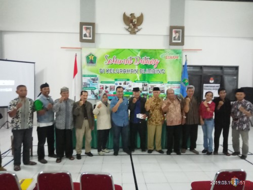 DPUPR Kota Malang bersama masyarakat dari Kecamatan Blimbing usai melakukan kegiatan pemaparan proyek pekerjaan di Kecamatan Blimbing pada tahun 2019 (Anggara Sudiongko/MalangTIMES)