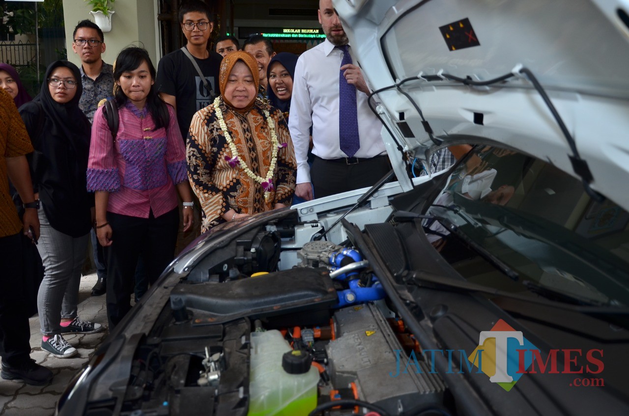 Mobil hidrogen dari Inggris yang dikenalkan ke pelajar