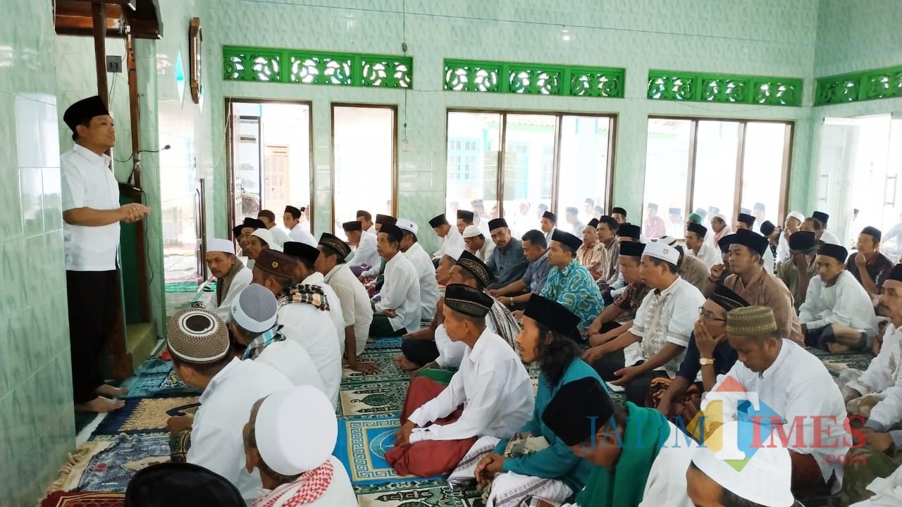Bupati Lumajang ketika mengadakan Safari Jumat di Purworejo Tempursari (Foto : Moch. R. Abdul Fatah / Jatim TIMES)
