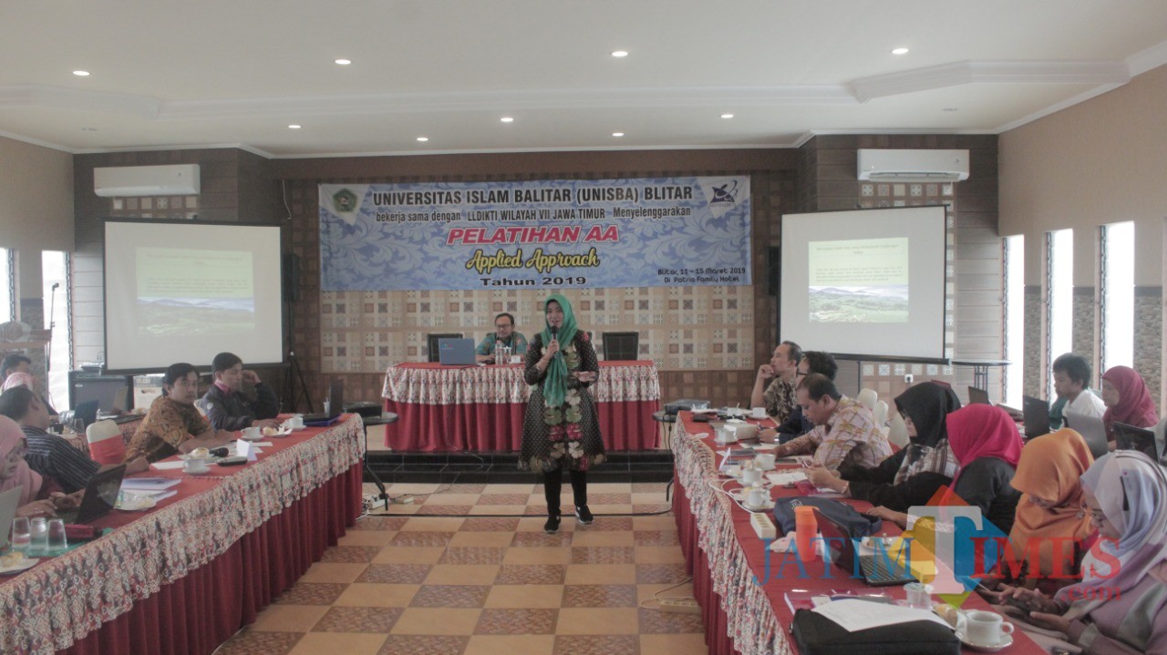 Pelatihan AA yang digelar Unisba Blitar berlangsung suskes.(Foto : Aunur Rofiq/BlitarTIMES)