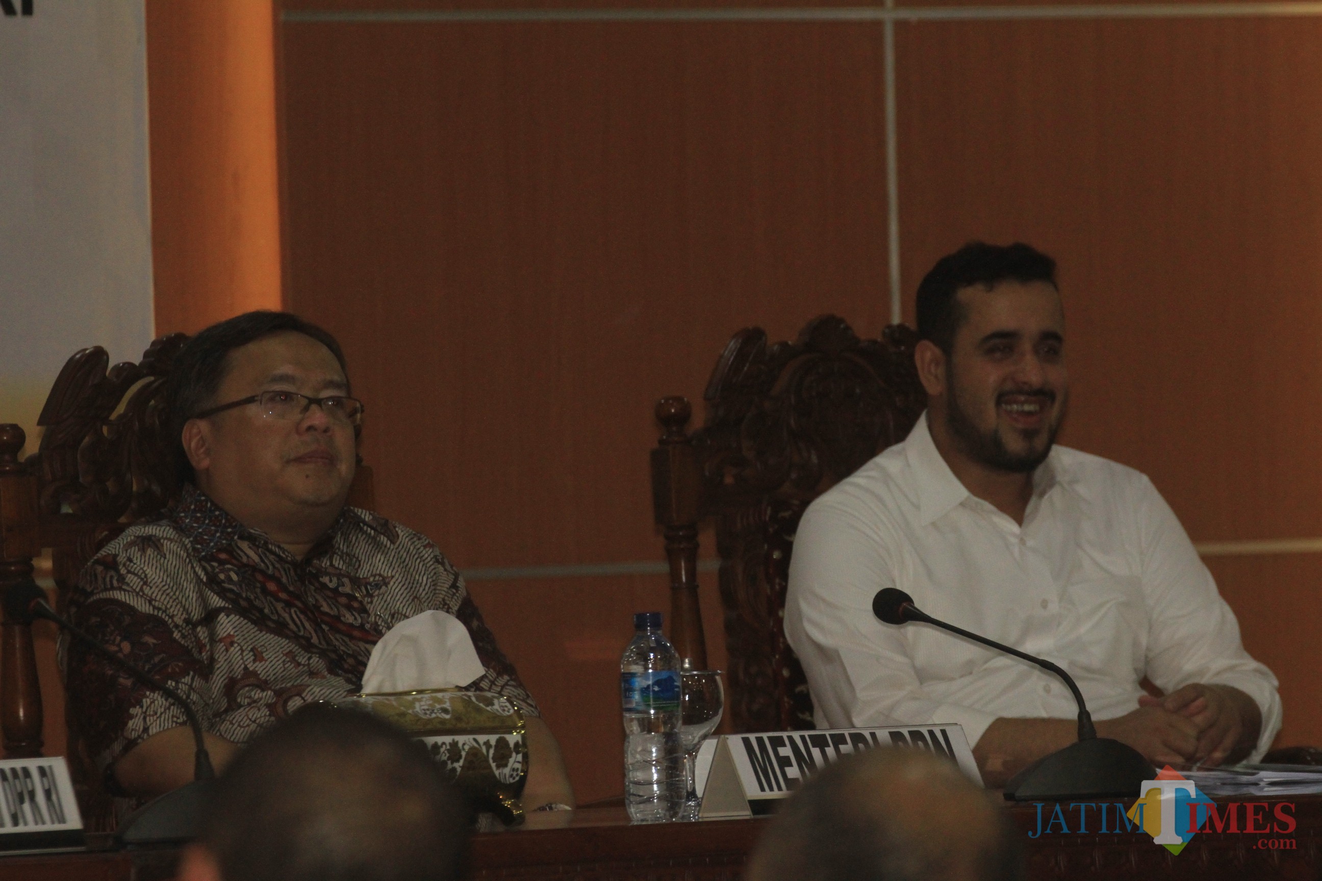 Menteri PPN Ketua Bappenas Bambang Brodjonegoro (Mengenakan Batik) bersama Wali Kota Probolinggo Hadi Zainal Abidin (Agus Salam/Jatim TIMES)