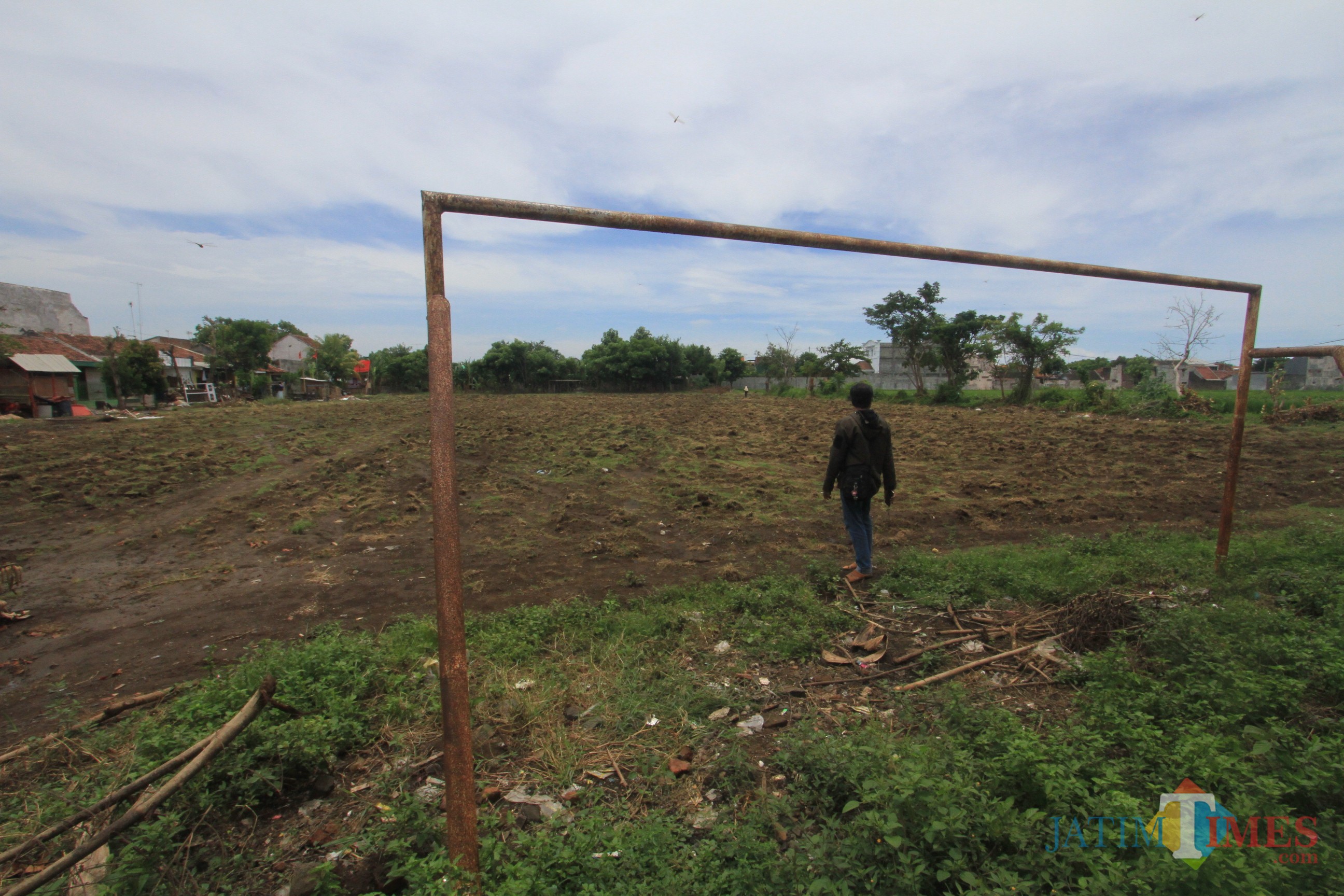 inilah kondisi lapangan yang ditraktor (Agus Salam/Jatim TIMES)