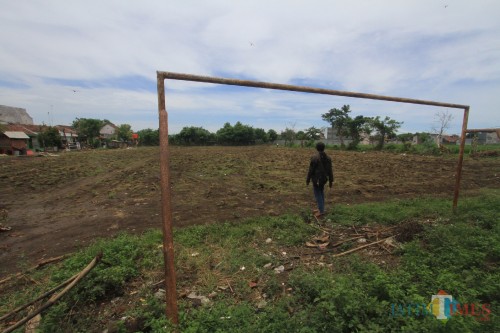inilah kondisi lapangan yang ditraktor (Agus Salam/Jatim TIMES)