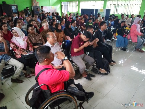Para disabilitas yang mengikuti kegiatan festival Vokasi di aula Dinsos Kota Malang (Anggara Sudiongko/MalangTIMES)