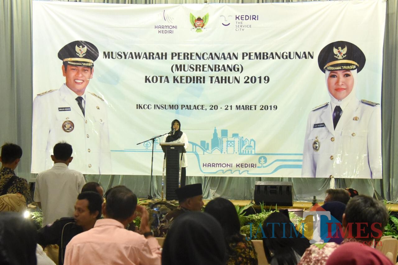 Wakil Walik Kta Kediri Lilik Muhibbah saat memberikan sambutan dalam acara musrenbang. (eko Arif s /JatimTimes)