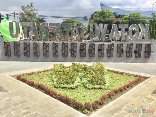 Puluhan kaktus di di Taman Balai Kota Among Tani. (Foto: Irsya Richa/MalangTIMES)