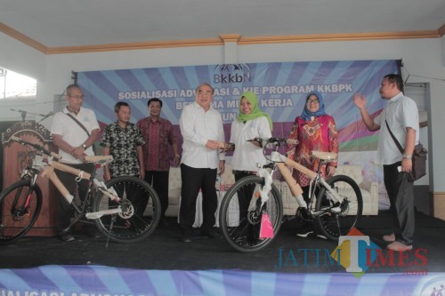 Sosialisasi KKBPK di Desa Bulupasar Kab Kediri berlangsung meriah.(Foto : Team BlitarTIMES)