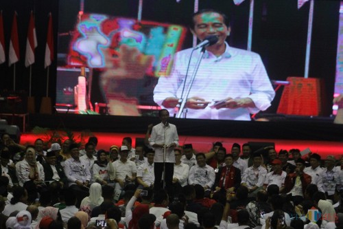 Capres RI nomor urut 01 Joko Widodo saat berorasi di GOR Ken Arok, Kota Malang. (Foto: Nurlayla Ratri/MalangTIMES)