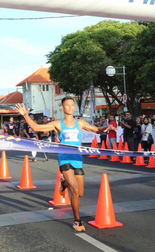 Anggota Yonzipur 10 Pasuruan yang menjadi jawara Banyuwangi Half Marathon