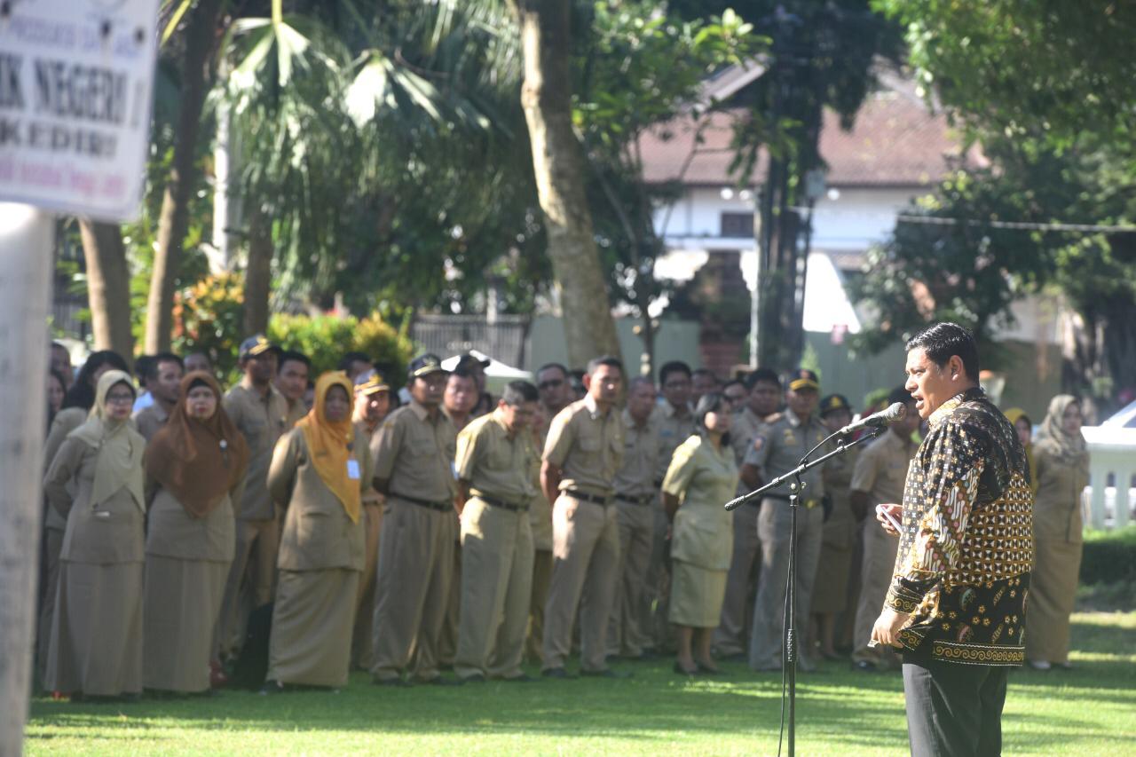 Sebanyak 596 Pegawai Negeri Sipil (PNS) di lingkungan Pemerintah Kota (Pemkot) Kediri naik pangkat. (Foto: Ist)
