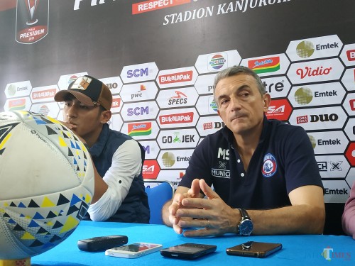 Pelatih Kepala Arema FC Milomir Seslija (Hendra Saputra)