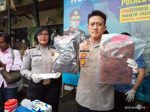 Wakapolres Malang Kota, Bambang Cristanto saat melakukan rilis kasus pembunuhan di Gadang (Anggara Sudiongko/MalangTIMES)