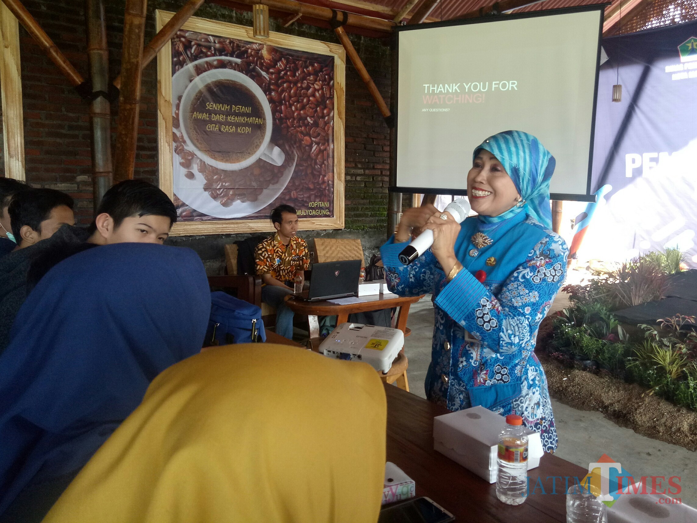 Kepala Dinas Pendidikan Kota Malang Zubaidah saat sambutan dalam Journalist Camp 2019. (Foto: Imarorul Izzah/MalangTIMES)