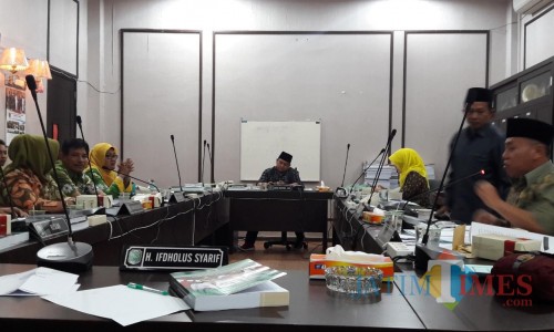 Rapat kerja Komisi II DPRD Kabupaten Pasuruan.
