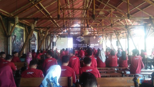 Ratusan peserta Journalist Camp saat mendaparkan materi Optimalisasi Desain Website.(Luqmanul Hakim/Malang Times)