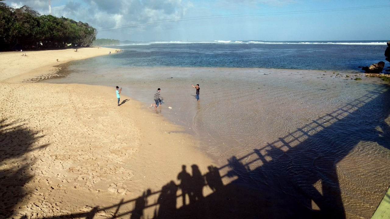 Pantai Balai Kambang salah satu destinasi wisata di Kabupaten Malang