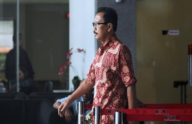 Mantan Sekda Kota Malang Cipto Wiyono saat meninggalkan Gedung KPK usai menjalani pemeriksaan, Jakarta (Foto: Liputan6.com/Helmi Fithriansyah)