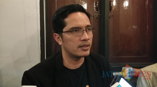 Juru Bicara KPK Febri Diansyah saat menemui awak media di Kota Malang. (Foto: Nurlayla Ratri/MalangTIMES)