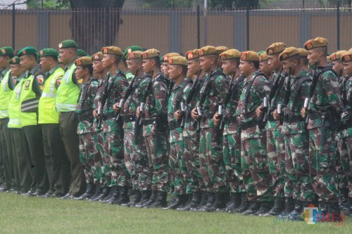 Gelar pasukan pengamanan presiden di Stadion Bayuangga Kota Probolinggo (Agus Salam/Jatim TIMES)