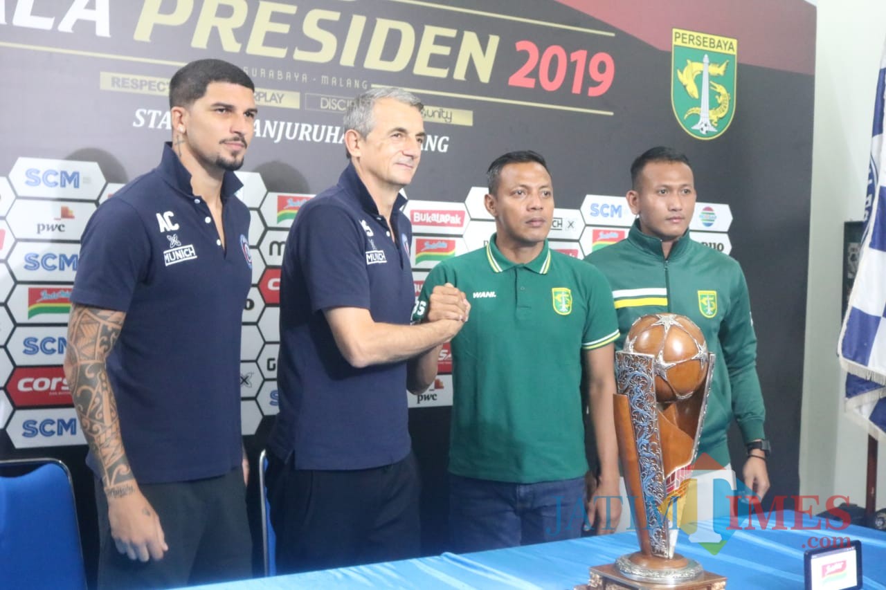 (Dari kiri) Arthur Cunha, Milomir Seslija, Bejo Sugiantoro dan Abdul Rahim saat sesi konferensi pers sebelum final Piala Presiden 2019. (Hendra Saputra)