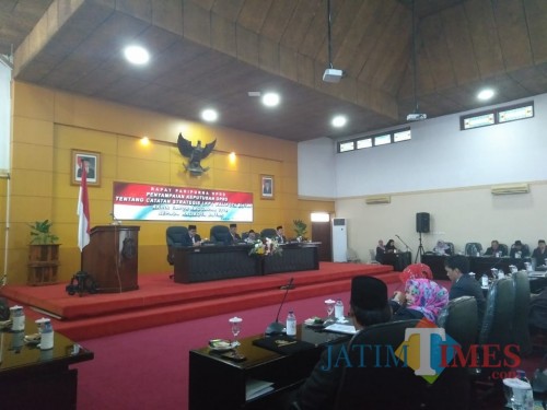 Suasana rapat paripurna DPRD Kota Blitar tentang penyampaian keputusan DPRD terkait catatan strategis LKPJ Wali Kota Blitar akhir tahun anggaran 2018.