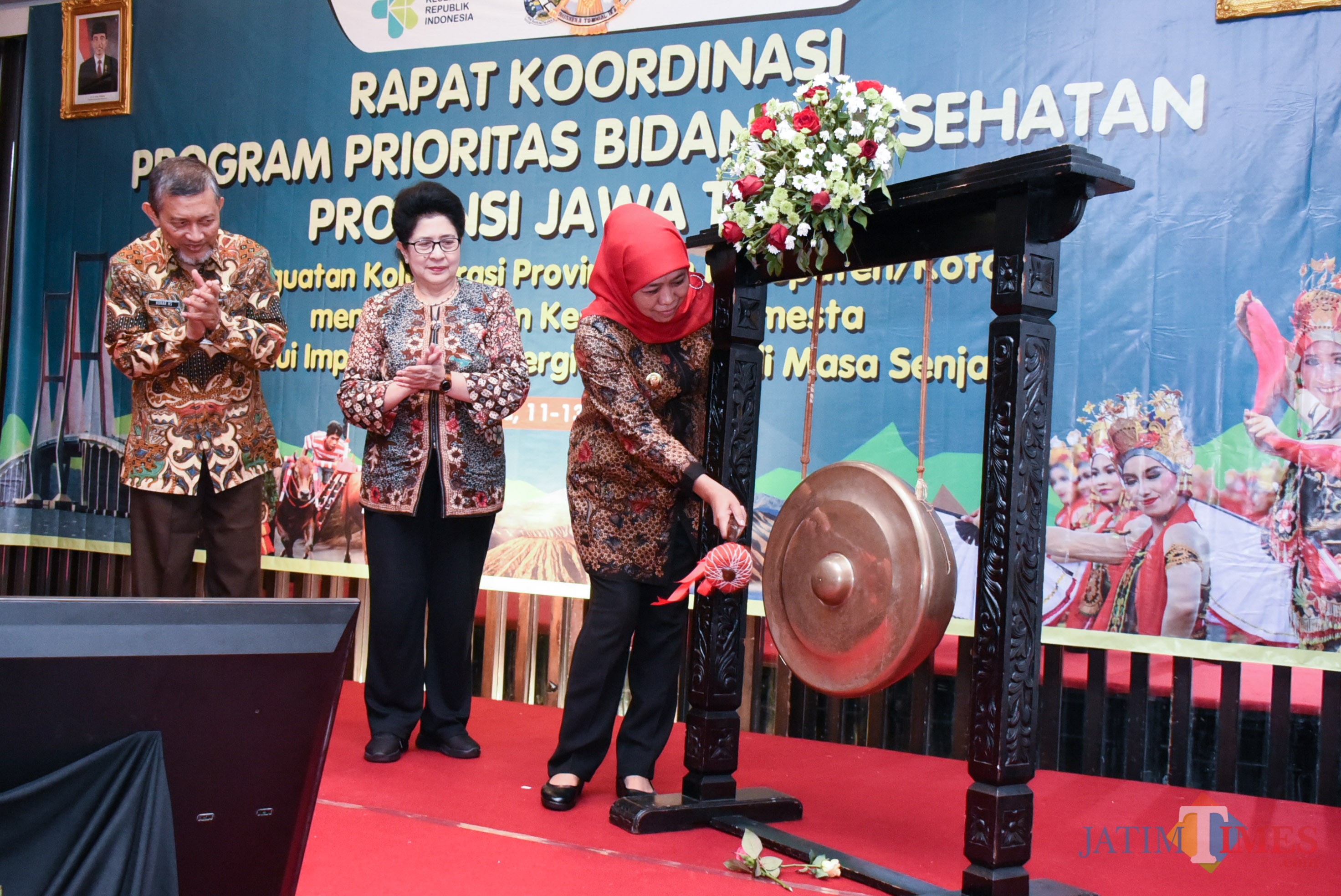 Gubernur Jatim pada acara Rapat Koordinasi Program Prioritas Bidang Kesehatan Provinsi Jatim, di Hotel Bumi, Surabaya