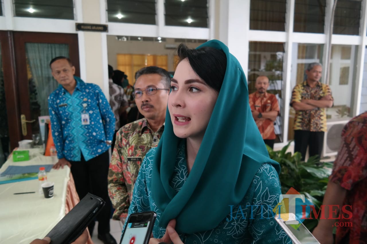 Ketua TP PKK Jawa Timur Arumi Bachsin (Pipit Anggraeni/MalangTIMES).