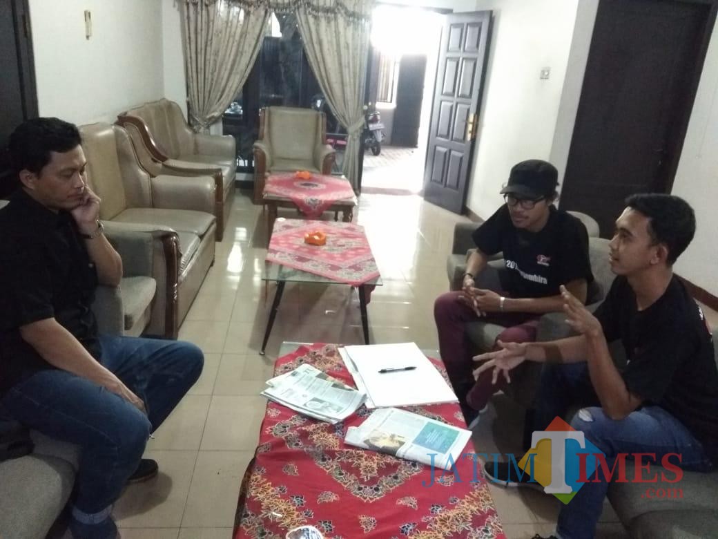 Relawan Japri bersama Komisioner Bawaslu Tulungagung / Foto : Andi Mahifal / Tulungagung TIMES